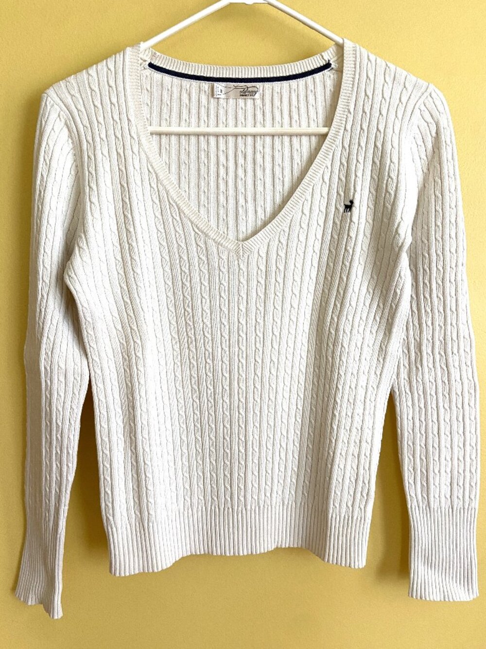 Old Navy V-Neck Cable knit cotton sweater Perfect fit
